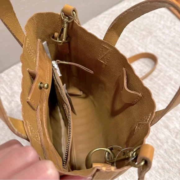 NWT! Madewell The Mini Transport Crossbody: Bubble Pleat Edition in Golden Oak - Picture 10 of 14
